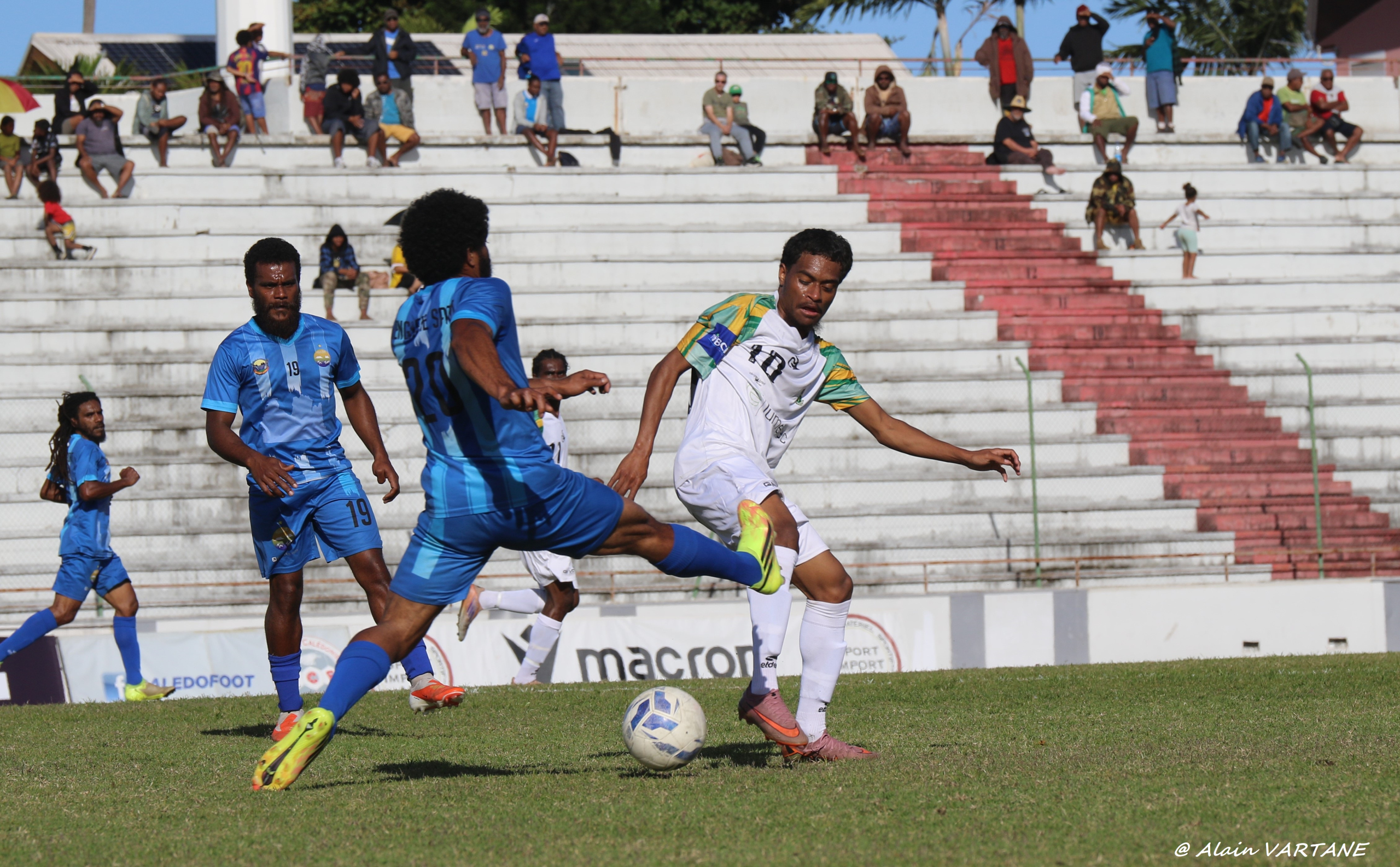 ALBUM COMPLET (50 photos) I AS MAGENTA vs HIENGHENE SPORT