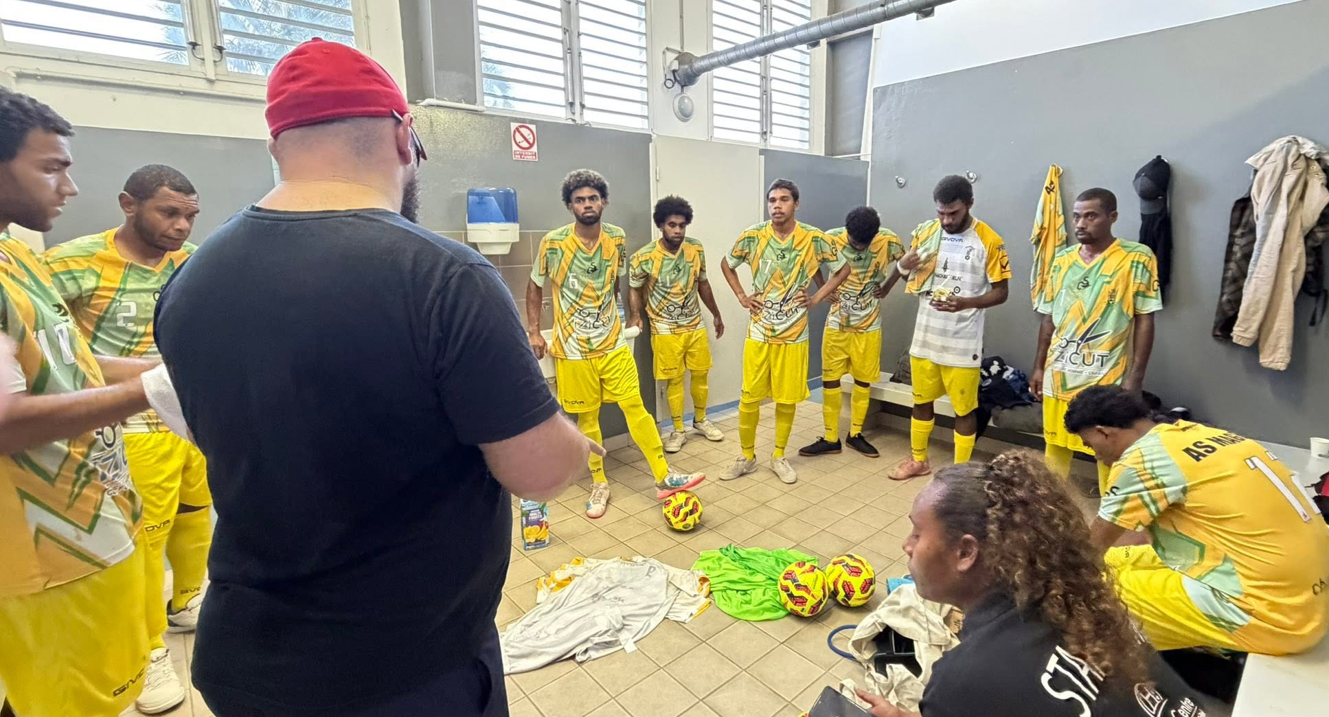 FUTSAL I Un international foot à 11 signe à MAGENTA !